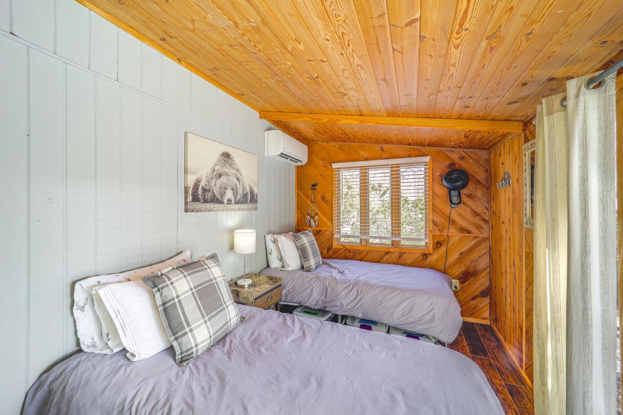Rustic Newland Cabin With Deck By Lake And Trails! Eksteriør bilde